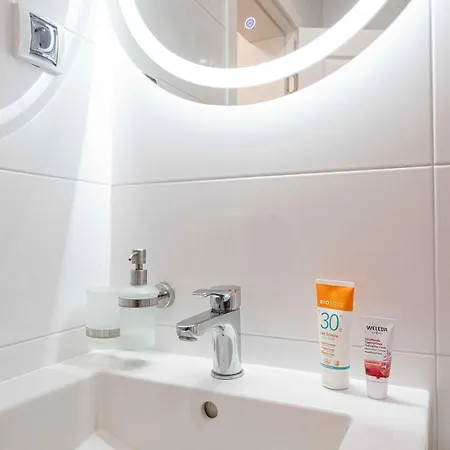 Deluxe * Burgas City