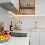 Deluxe *